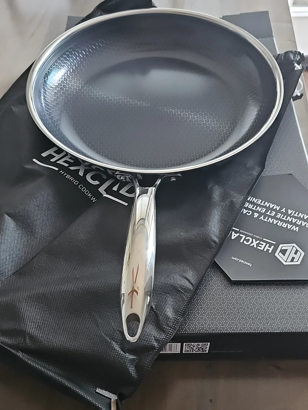 Brand New W/ Tags And Box Hexclad 12in Frying Pan